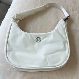 Lululemon Essentials Bag 4L